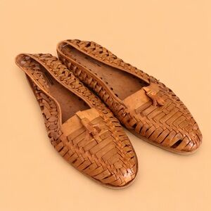 GALLITOS HANDCRAFTED WOMENS LEATHER HURACHE FLATS